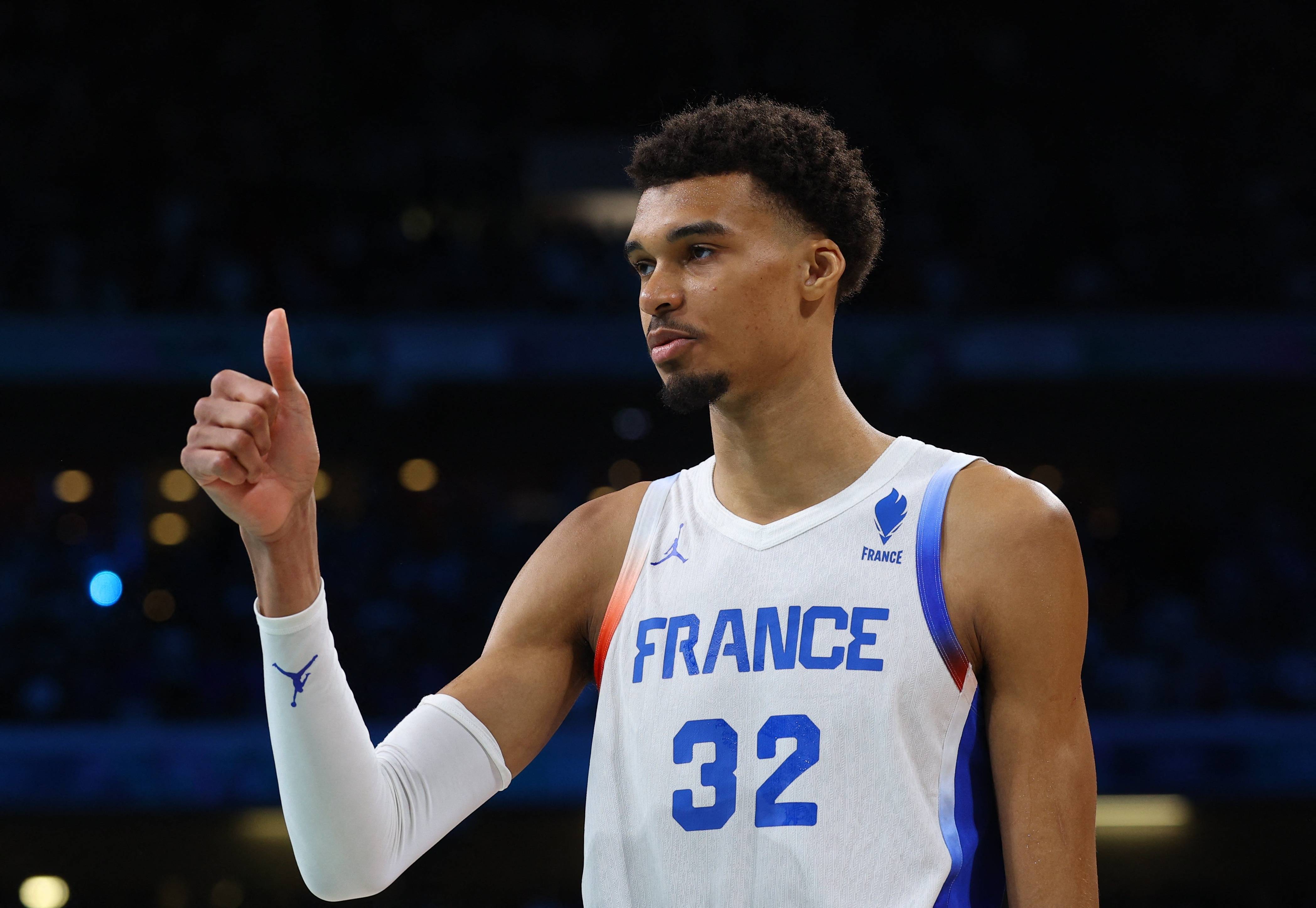 凯尔特人横扫马刺，霍勒迪状态火热