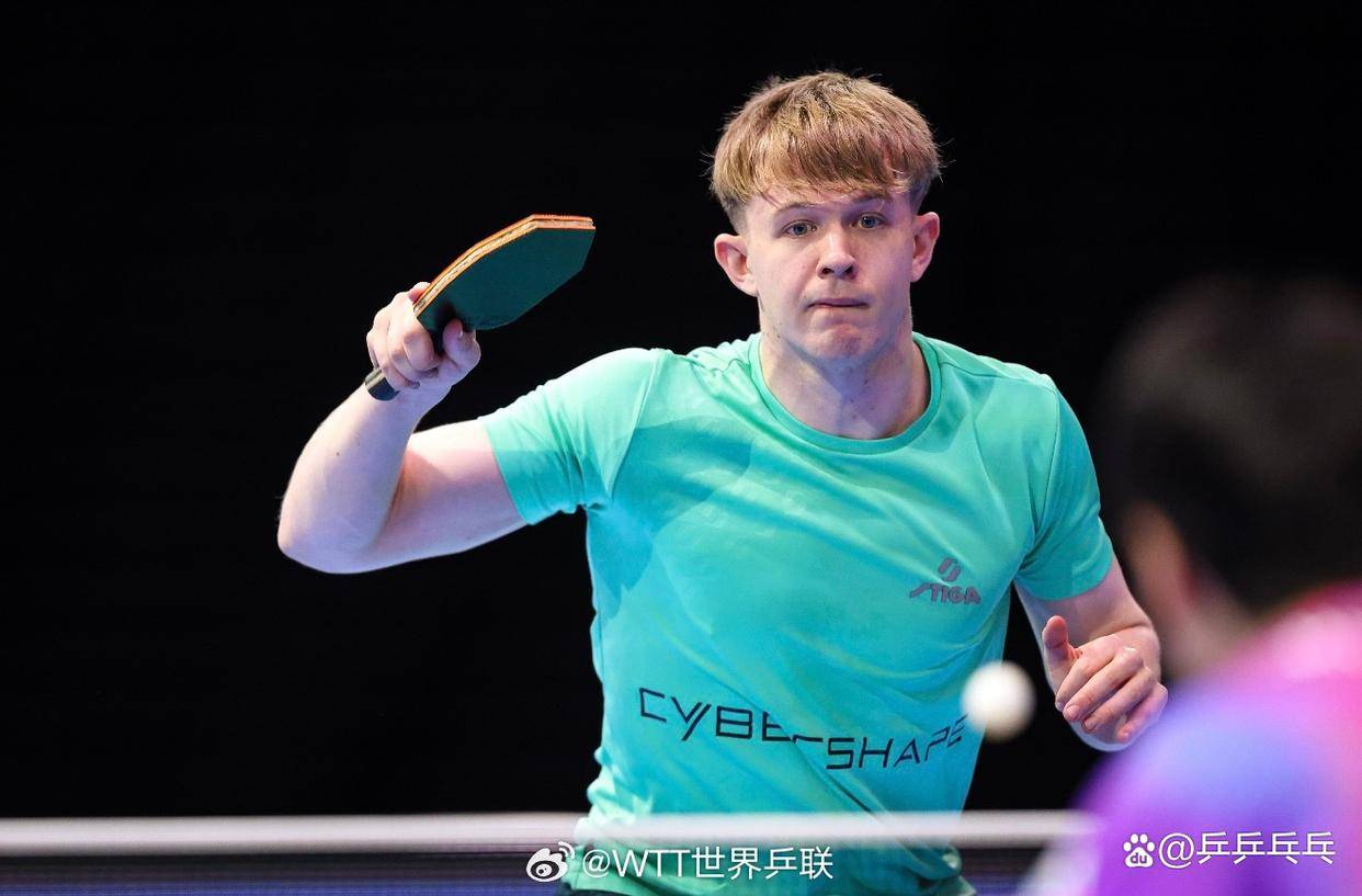 中国队力克英格兰队，张本智和点燃赛场