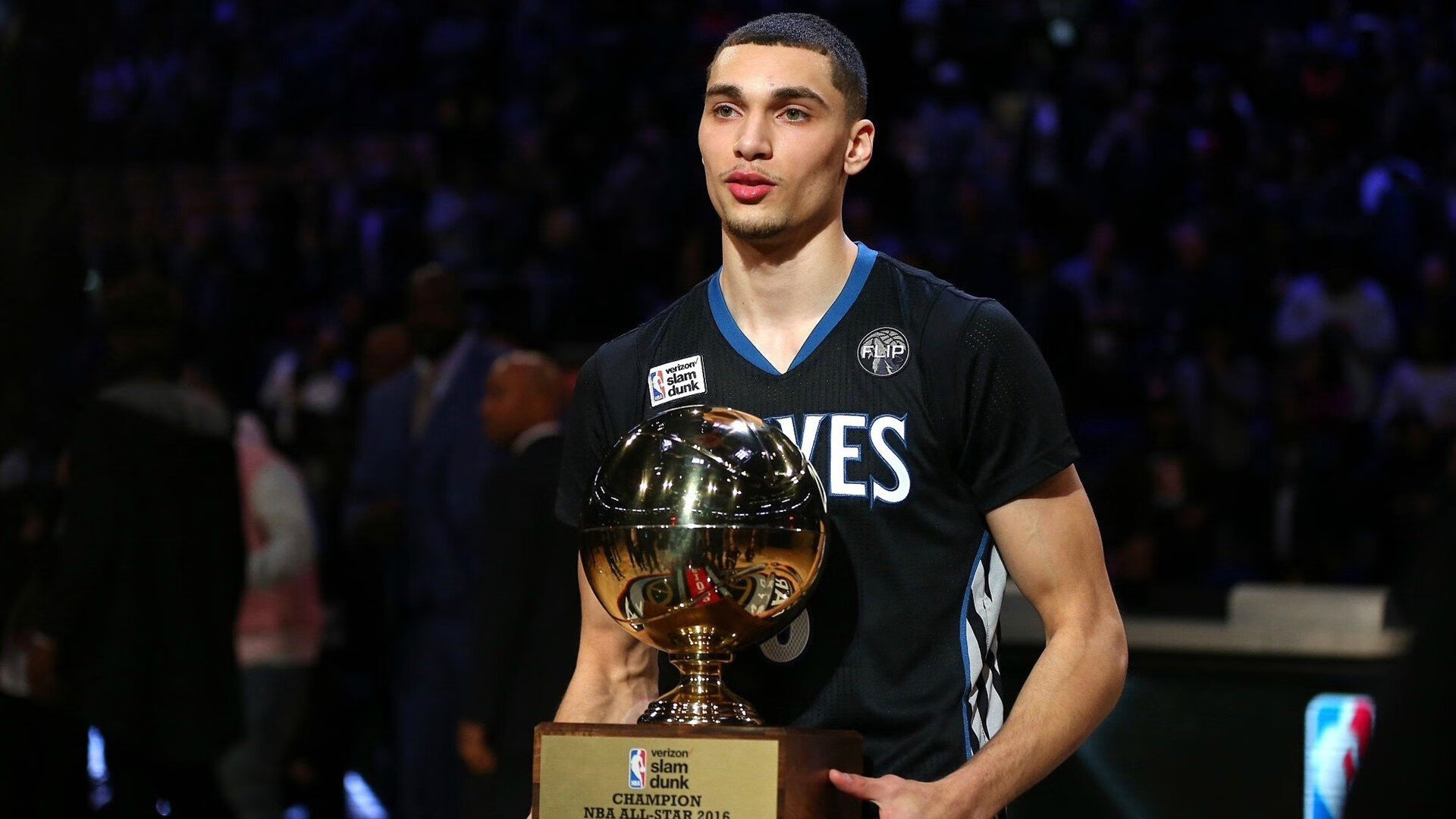 黄蜂硬仗取胜辽宁队，浓眉成为关键先生