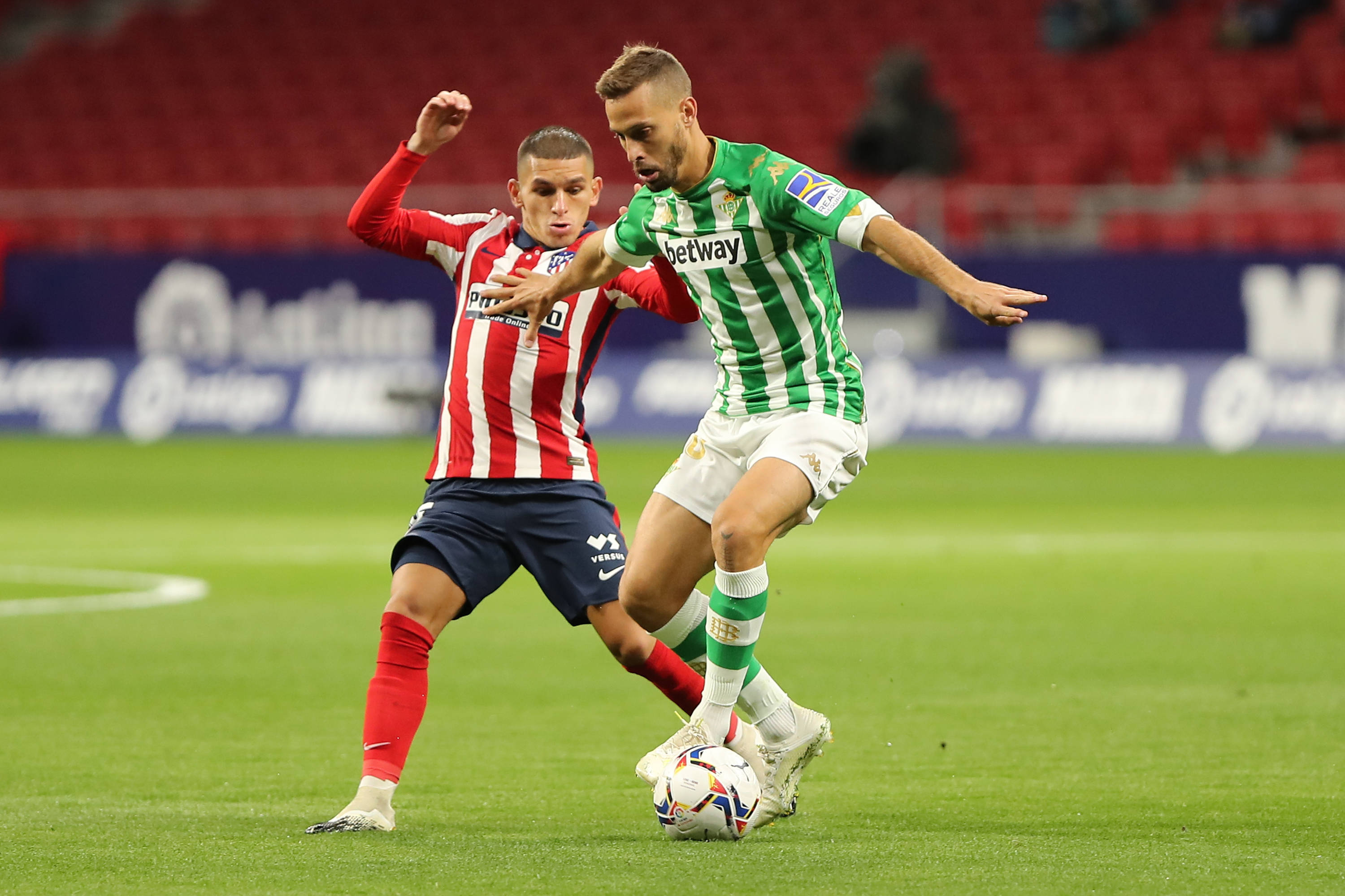 阿拉维斯主场逆转打败赫罗纳，实现保级目标